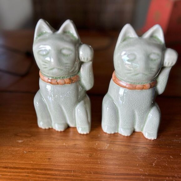 Pair set of 2 Lucky cats Thai Celadon Green Cat Figurines signed - Picture 1 of 7